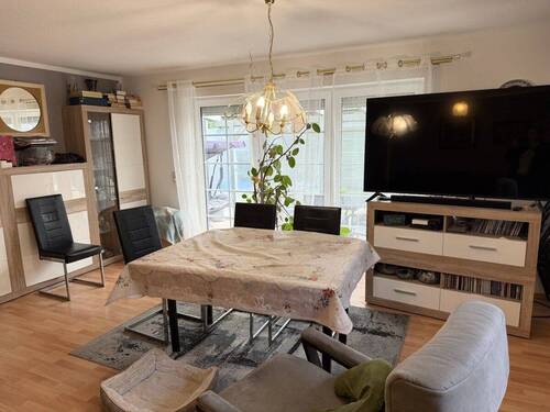Wohn-/ Essbereich mit Terrasse - 