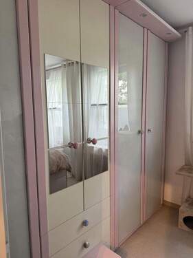 Großer Kleiderschrank - 