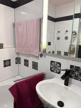 Dusch-WC und Dusche - 