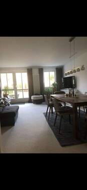 Wohnzimmer mit Gartenzugang - 