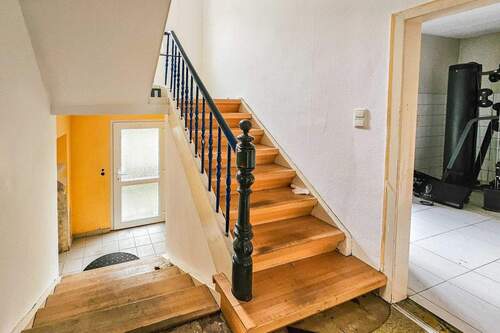 Hausflur - 6 Zimmer Einfamilienhaus in Roßdorf