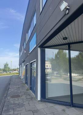 Eingangsbereich - Vielfältige Nutzungsmöglichkeiten - Gewerbefläche zur optimalen Miete !