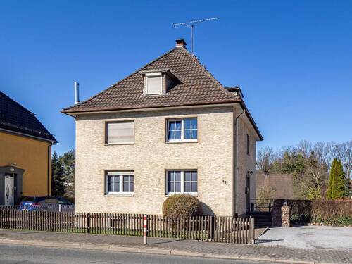Außenansicht - Ein-Zweifamilienhaus mit großem Garten im Rumbecker Holz in Neheim-Hüsten!