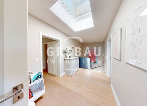 Flur mit Dachfenster - 