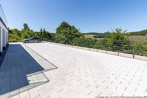 Hof vor den Garagen - 