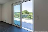 Ausgang zum Balkon - Etagenwohnung mit 174,00 m² in Daun zum Kaufen
