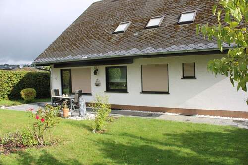 IMG_7057.JPG - Familienfreundliches Einfamilienhaus mit schöner Einliegerwohnung und Garten in Pluwig