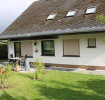 Familienfreundliches Einfamilienhaus mit schöner Einliegerwohnung und Garten in Pluwig