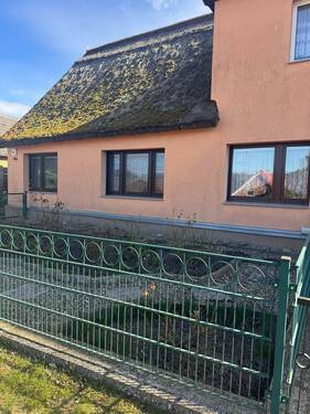 Hausansicht - Doppeltes Wohnvergnügen: Zwei Häuser, ein Preis!