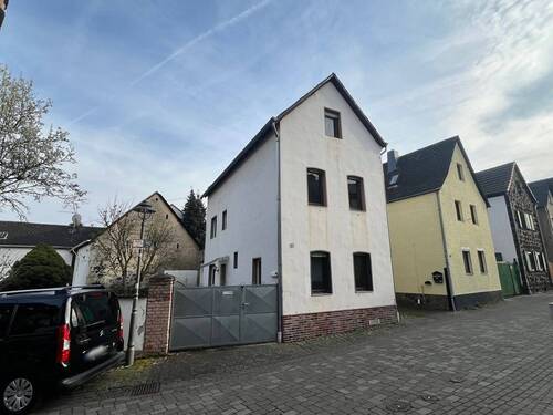 Ansicht Straße - 6 Zimmer Einfamilienhaus zum Kaufen in Koblenz