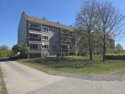 Rückseite MFH - Von Privat: Mehrfamilienhaus mit 24WE in Gemeindekern von 02959 Schleife