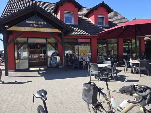 Bäckerei ggü des MFH - 