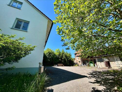 Hof - Ländliches Anwesen mit Wohnhaus, Scheune, Stallungen und Pferdekoppel