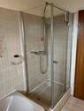 Bad mit Dusche, - 