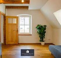 Sanierter Altbau: 2,5-Zimmer Dachgeschosswohnung mit Terrasse - Sulzbach-Rosenberg