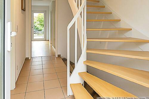 Flur und Treppenhaus_KI - 