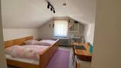 Zimmer im Dachgeschoss - 
