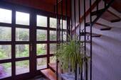 Eingangsbereich mit Treppenhaus - 