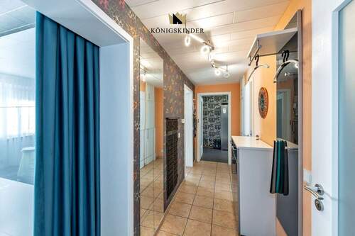 EG_Flur_ - 8 Zimmer Mehrfamilienhaus, Wohnhaus in Großbettlingen