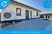 Immocon360® Ihr Immobilienmakler in Butzbach - +Provisionsfrei+Modernes Energiesparhaus A+, Bungalow mit zwei Ebenen, Garage & traumhafter Hanglage