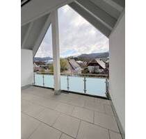 Dachgeschosswohnung mit 4 - Zimmern und Loggia - Hohe Decken mit wunderschöner Aussicht - Wittnau