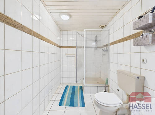 innenliegendes Duschbad mit von der Partie - 