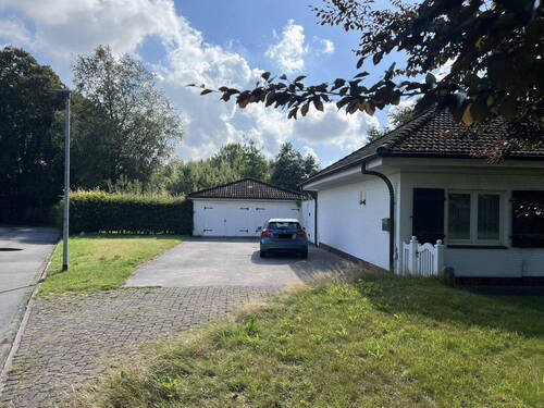 Einfahrt zur Garage - 