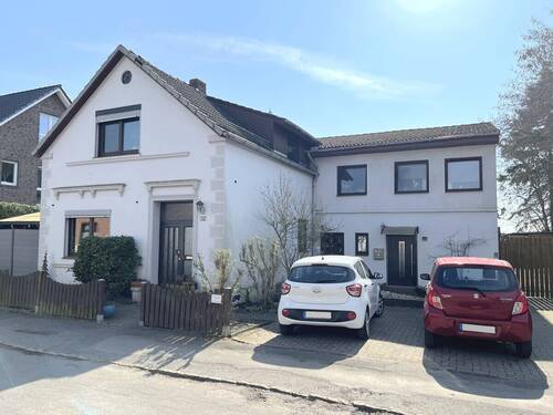 Bild 1 - PURNHAGEN-IMMOBILIEN - Gepflegtes 3-Familienhaus auf großem Grundstück in ruhiger Lage von Fähr-Lobbendorf!