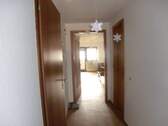 Dach Blick in Wohnz. mit Balkonausgang.jpg - 1 Zimmer Mehrfamilienhaus, Wohnhaus in Röthlein