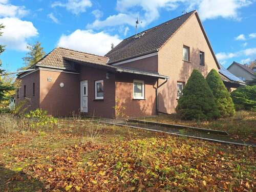 Hausansicht - Schmuckstück nahe dem See – ideal für Ihre Modernisierungsideen