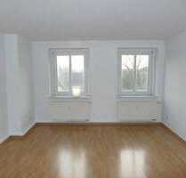 Schöne und helle 2-Zimmer-Wohnung mit Laminatboden, Essküche mit Einbauküche & Badewanne - Riesa Gröba