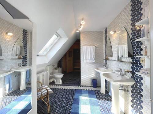 Badezimmer mit Sauna - 