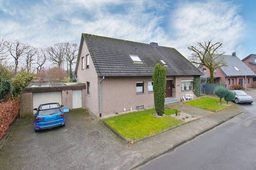 Straßenansicht links - 