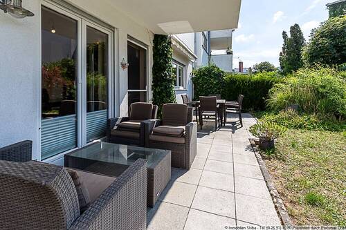 Zugang vom Wohn- und Essbereich - 