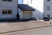 Garage und Stellplatz - 