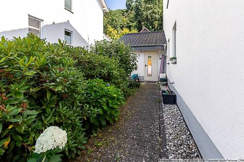 Garage mit Gartenzugang - 