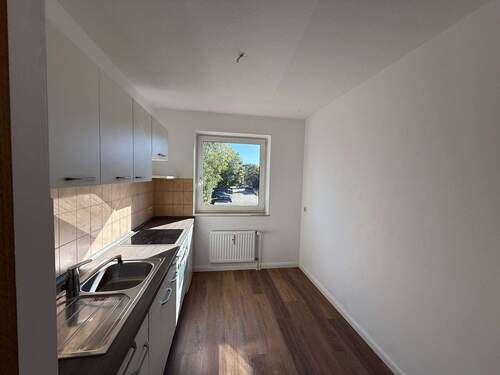 Moderne Küche mit Fenster - 