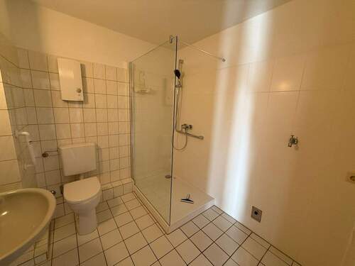 Badezimmer mit Dusche - 