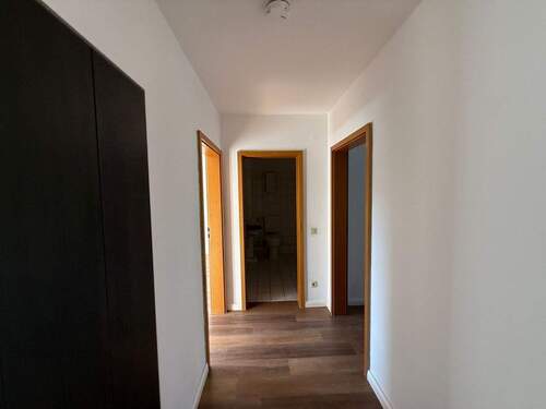 Flur mit Holzboden - 