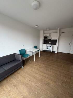 Wohnzimmer - 2 Zimmer Etagenwohnung in Fürth