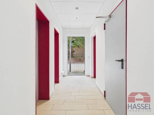 Zu den Sanitärräumen - 