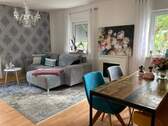 Wohnzimmer - Großzügige 3 Zimmer Wohnung mit Balkon