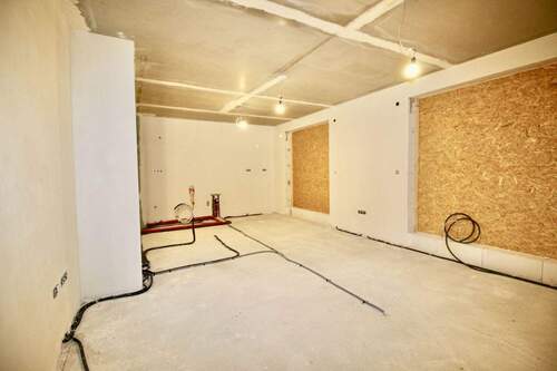 großes Wohnzimmer - +++Sehr schöne, helle 4- Zimmer Wohnung in Radebeul Nahe Altlindenau mit Balkon & Dachterrasse! +++