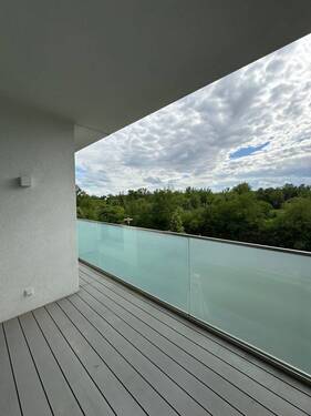 Ausblick Balkon - Familiengerechte 3-Raumwohnung am Lindenauer Hafen mit Blick auf den Kanal und großem Balkon
