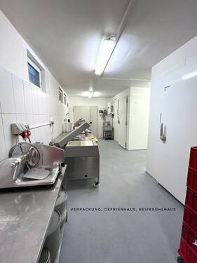 Produktion mit zwei Kühlhäuser - 