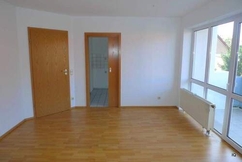 Wohnzimmer Beispielbild - Etagenwohnung mit 57,80 m&sup2; in Weinböhla zur Miete