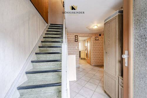 EG Treppenhaus und Flur - 