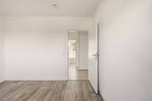 Schlafzimmer mit Blick zum Badezimmer - 