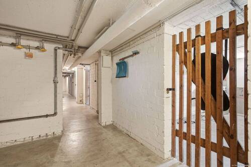 Keller mit Abstellraum - 