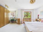 Großes Schlafzimmer mit Balkon - 